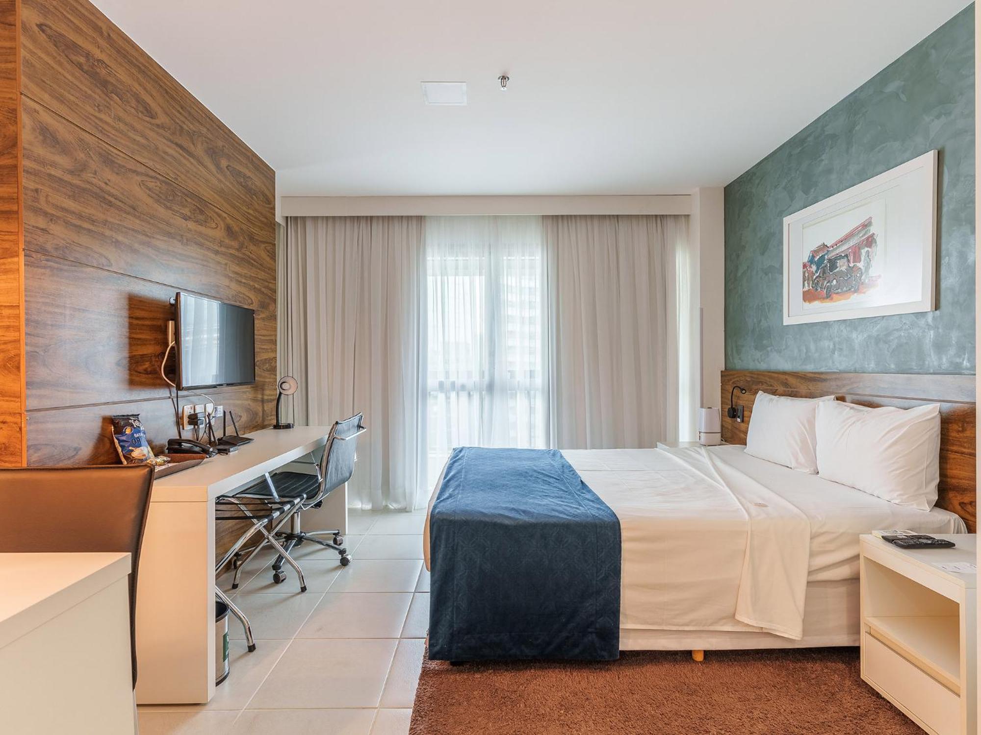 Hplus Vision Executive Hotel 4*