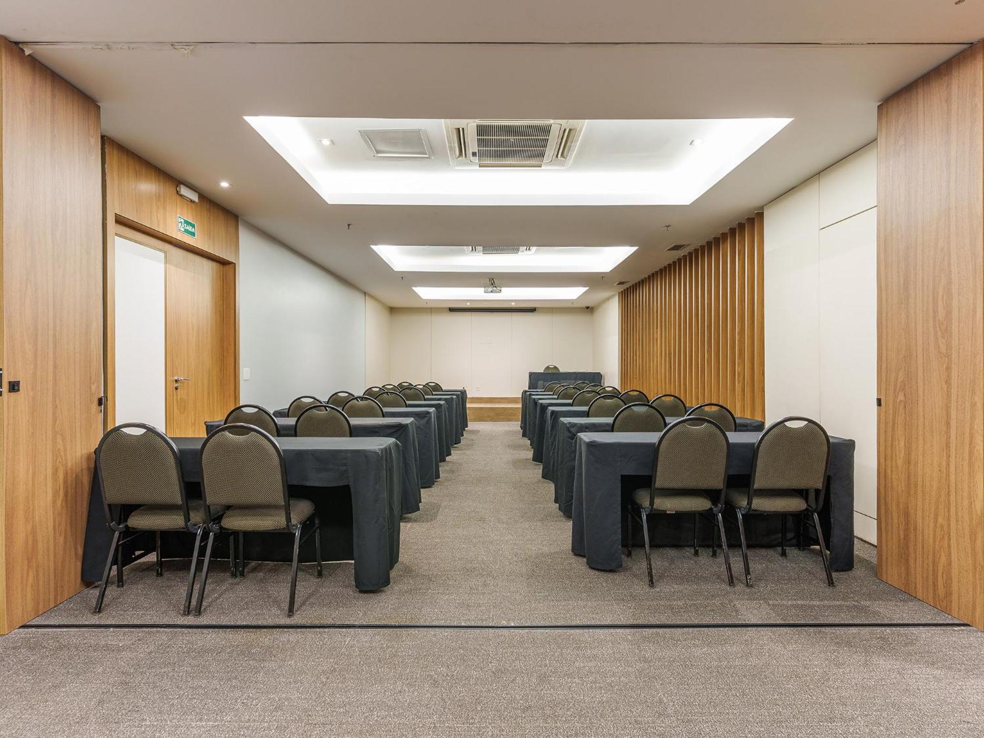 Hotel Hplus Vision Executive 4*