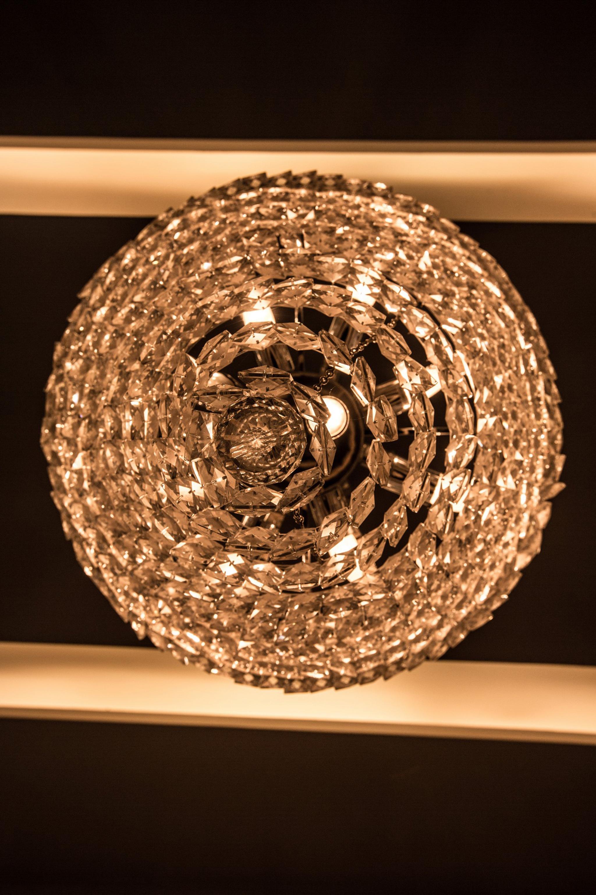 Hplus Vision Executive 4*