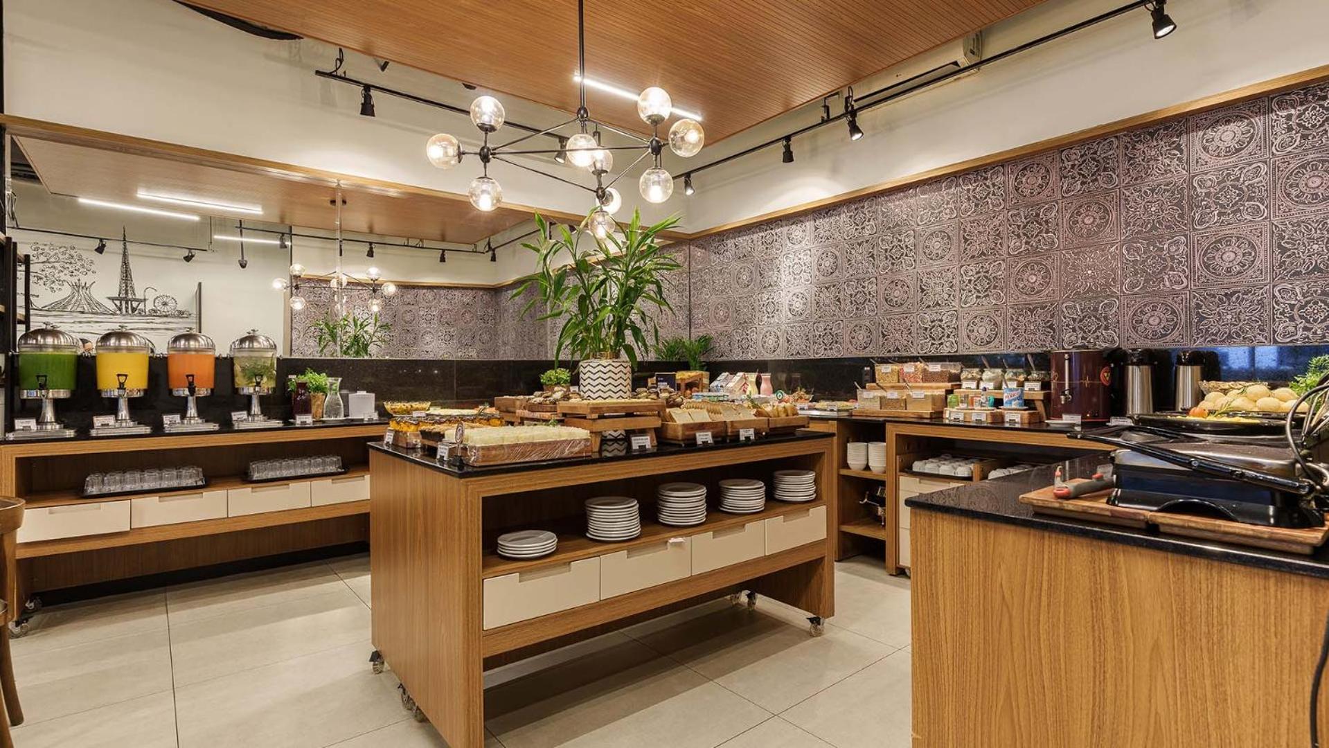 Hotel Hplus Vision Executive